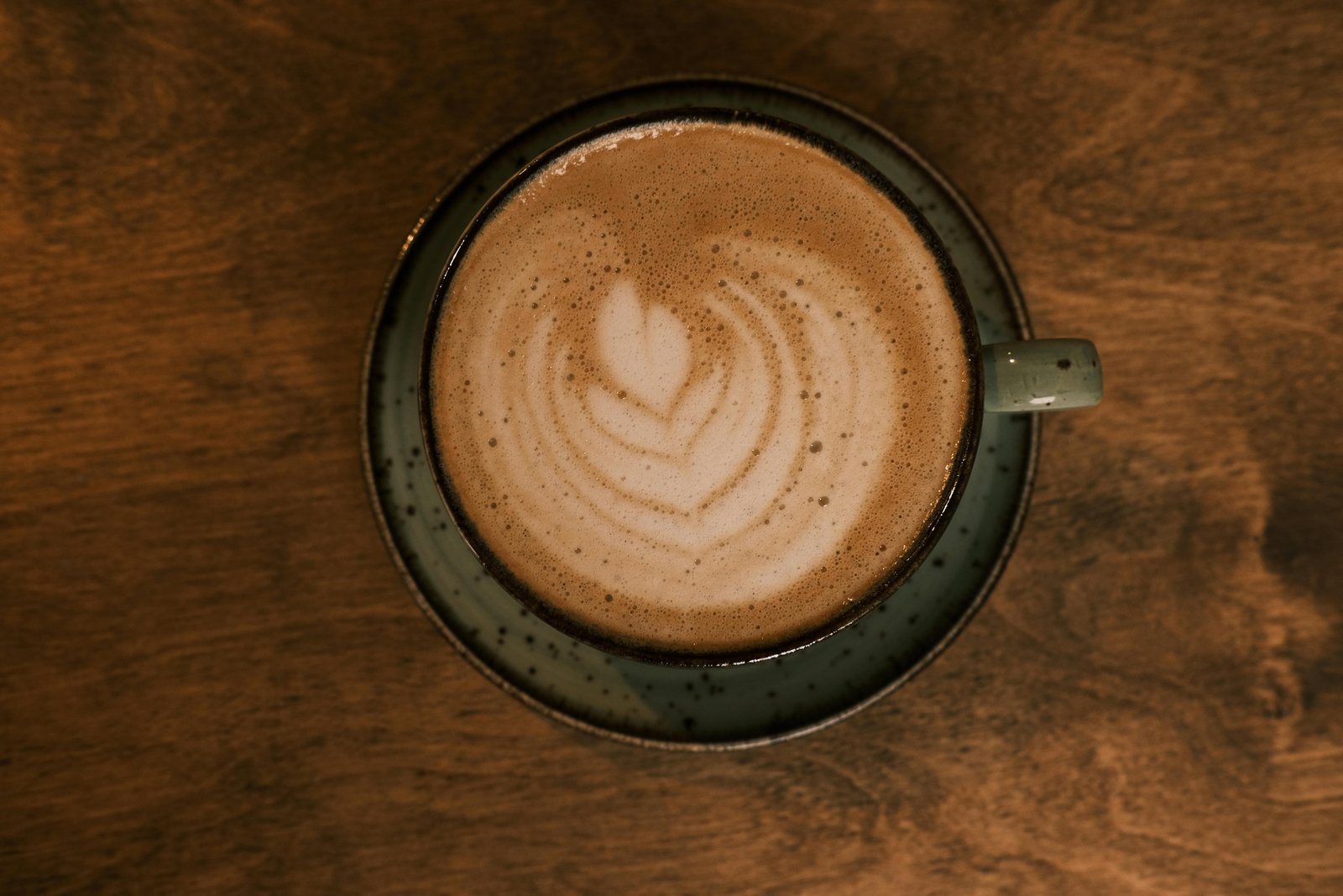A minimalist coffee-themed high-resolution wallpaper, 61 of 63.
